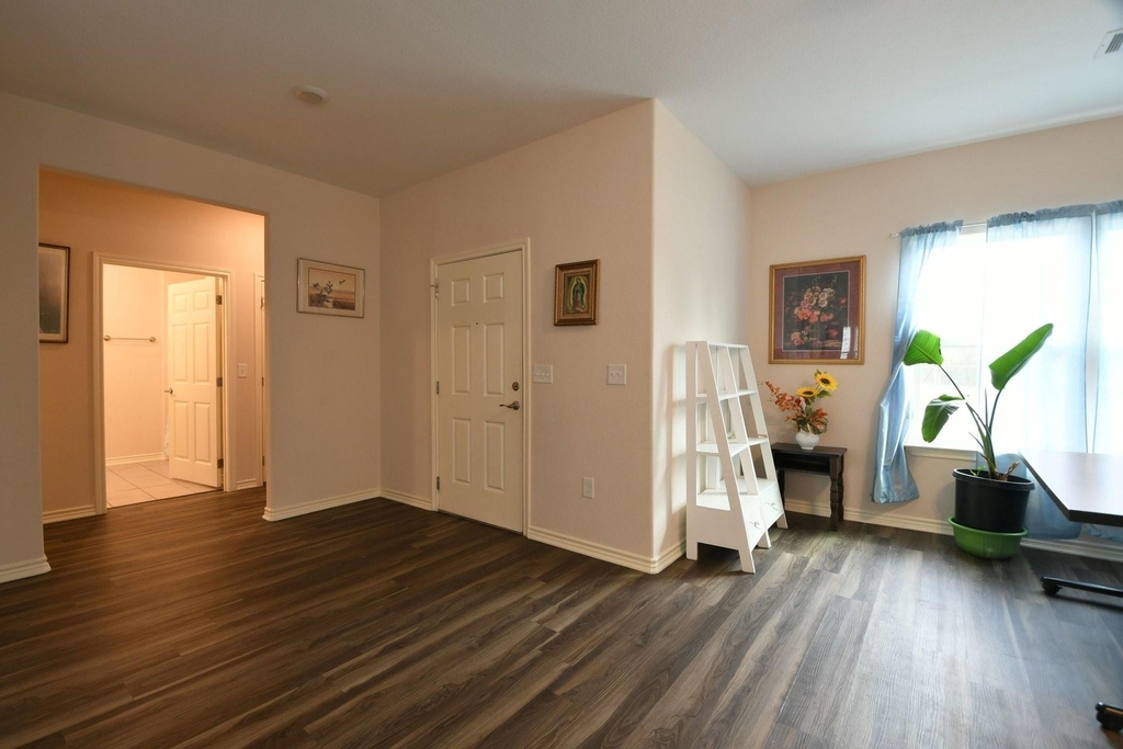 5817 Gaston Street - Photo 9