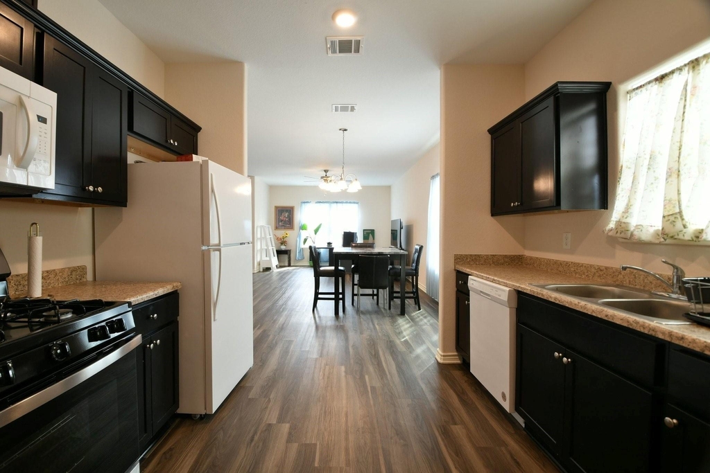 5817 Gaston Street - Photo 18