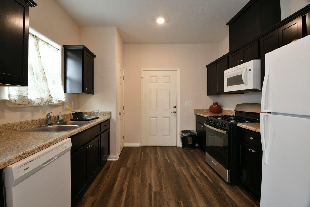 5817 Gaston Street - Photo 15