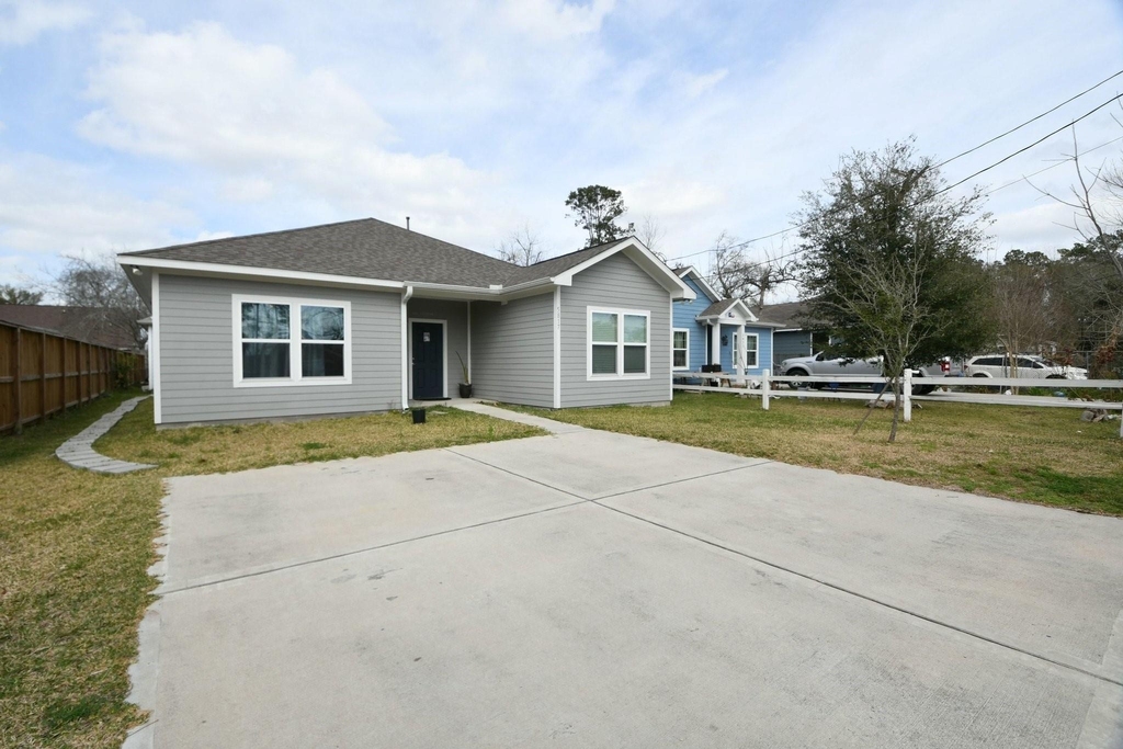 5817 Gaston Street - Photo 1