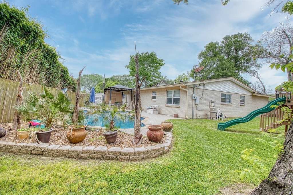 1405 Delabrook Court - Photo 23
