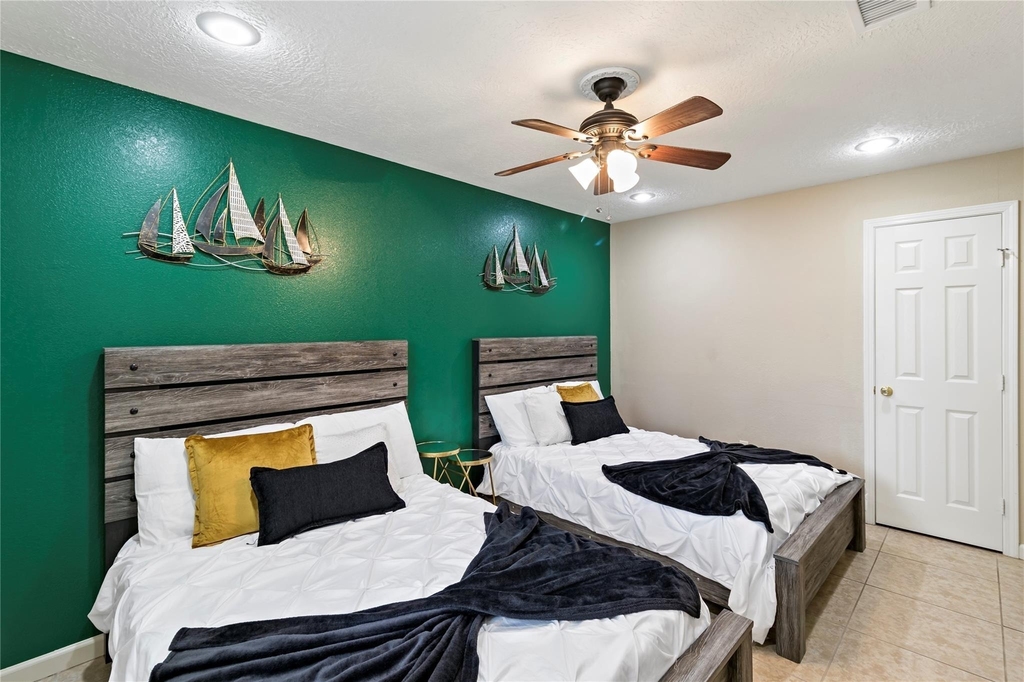 1405 Delabrook Court - Photo 10