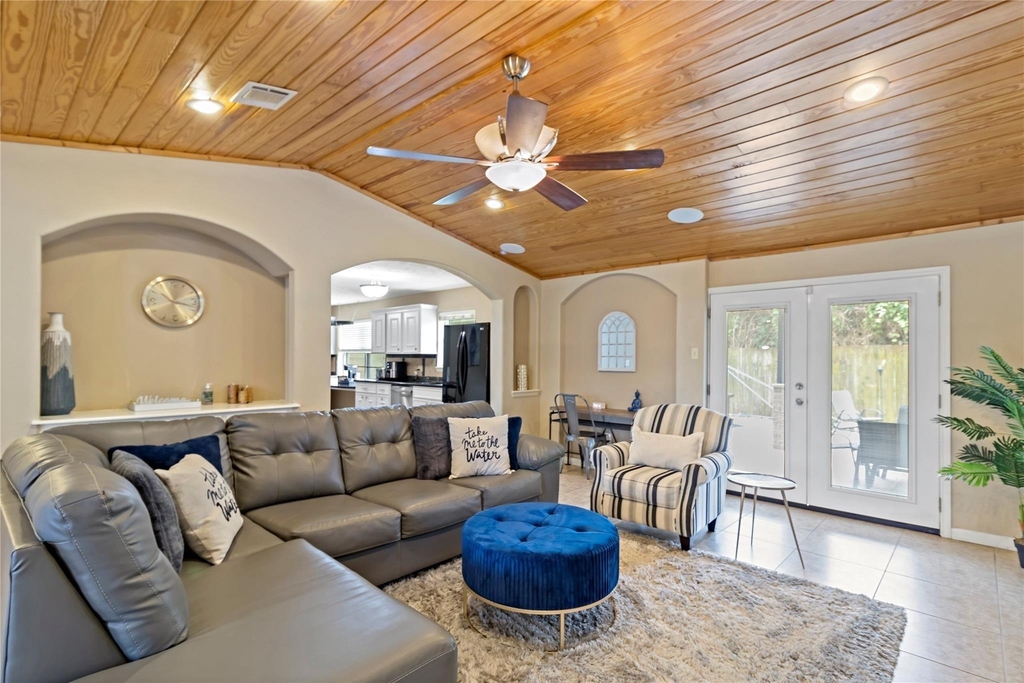 1405 Delabrook Court - Photo 4