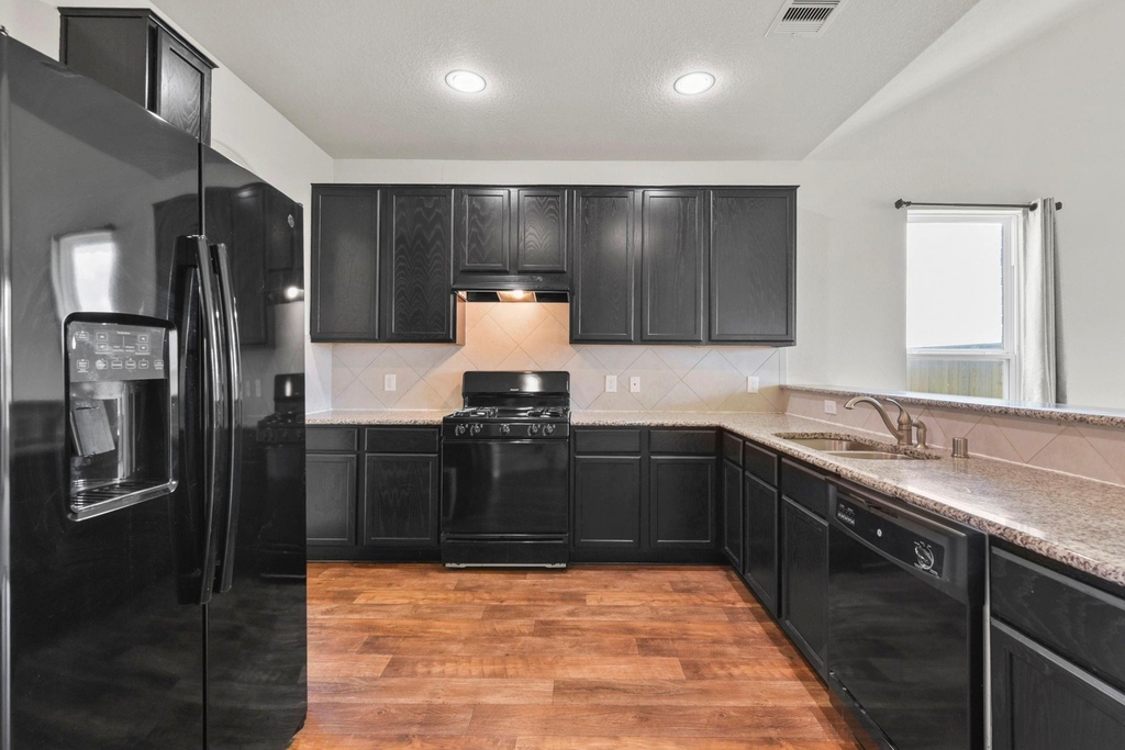 3011 Tandem Court - Photo 6