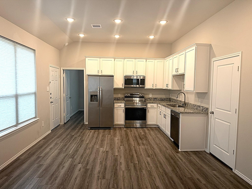 11606 Vistawood Street - Photo 2