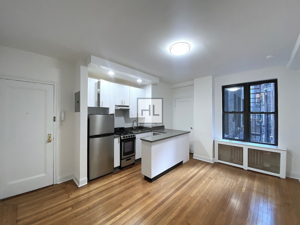 East 46th Street - Photo 0