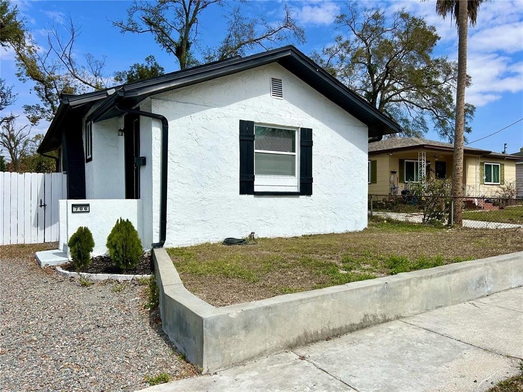 706 E Flora Street - Photo 1