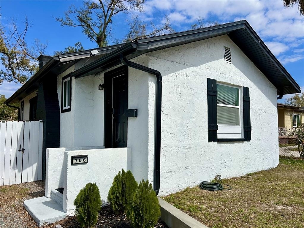706 E Flora Street - Photo 0