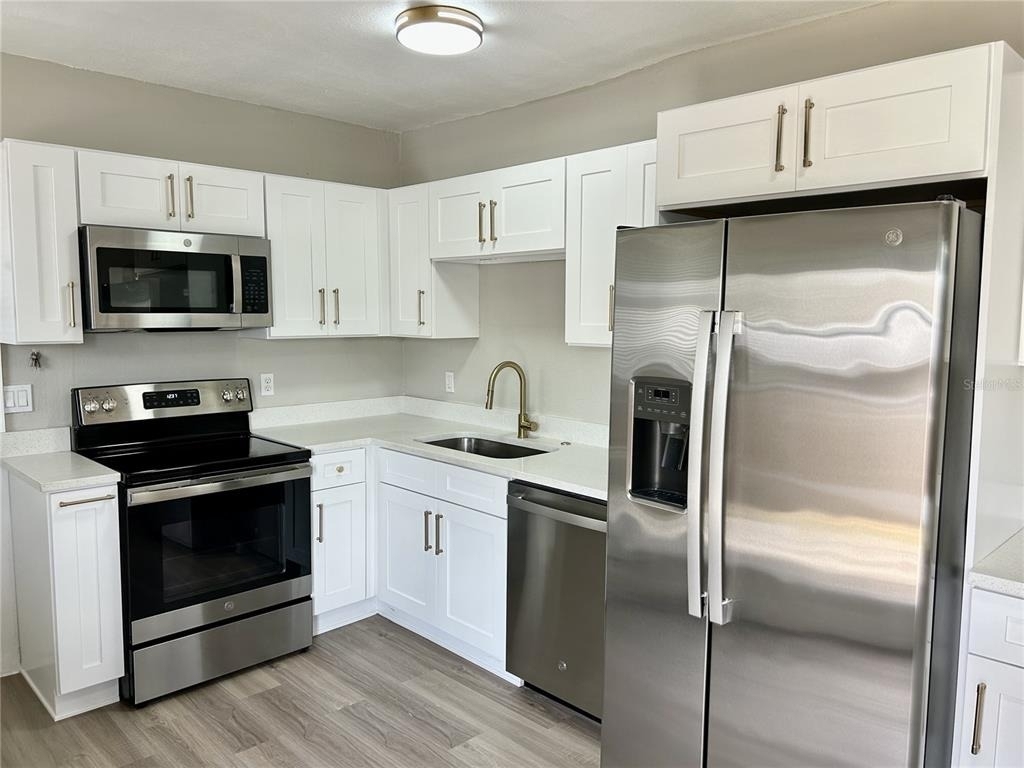 706 E Flora Street - Photo 3