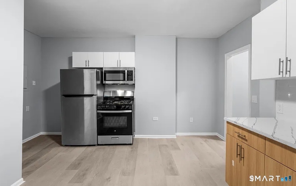 301 Poplar Street - Photo 1