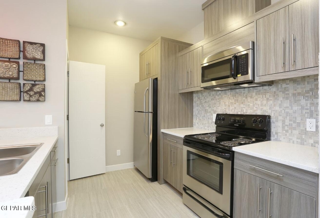 410 Thorn Avenue - Photo 28