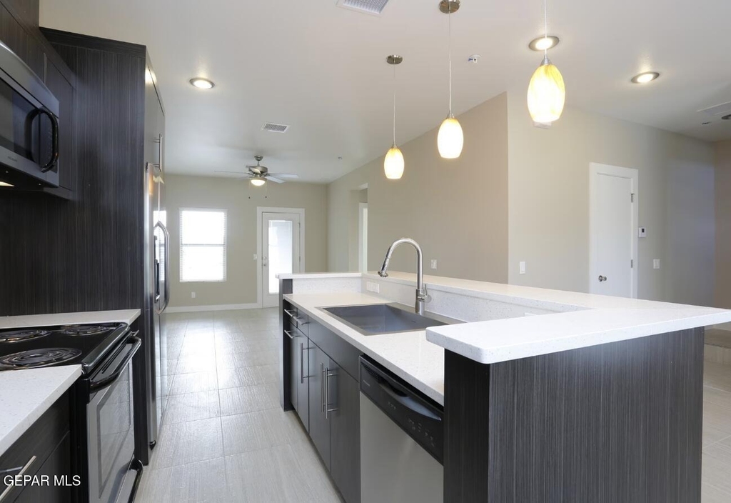 410 Thorn Avenue - Photo 3