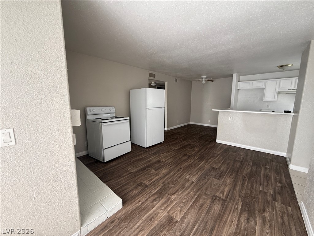 2967 Juniper Hills Boulevard - Photo 2