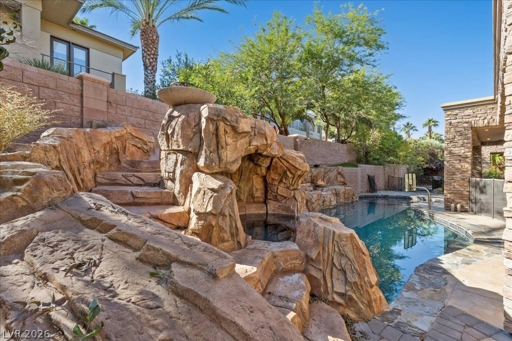 514 Mandalay Court - Photo 82