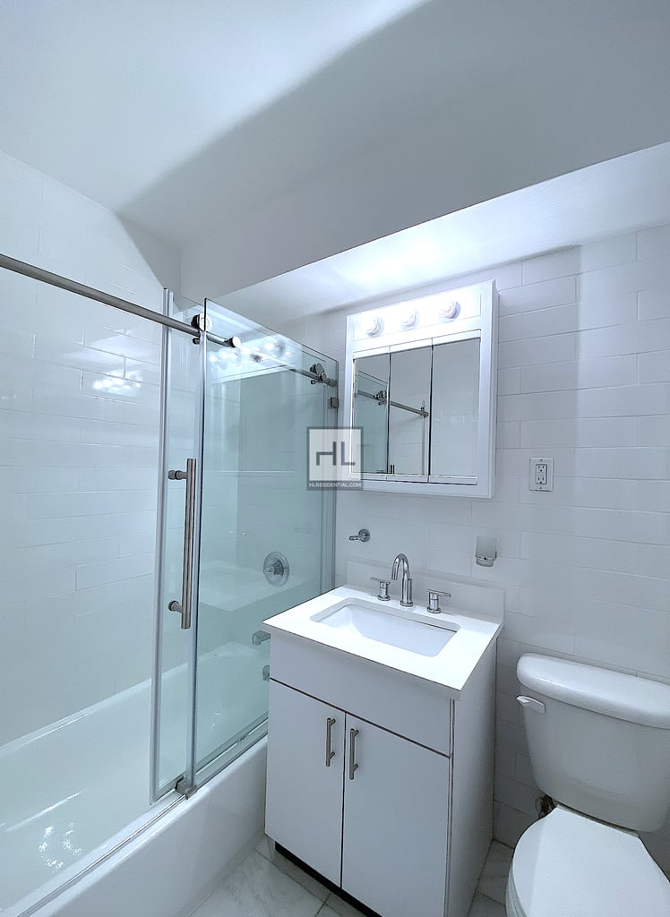 East 56th Street - Photo 6