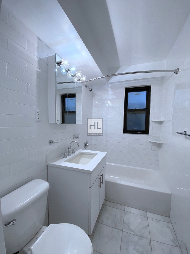 East 56th Street - Photo 4