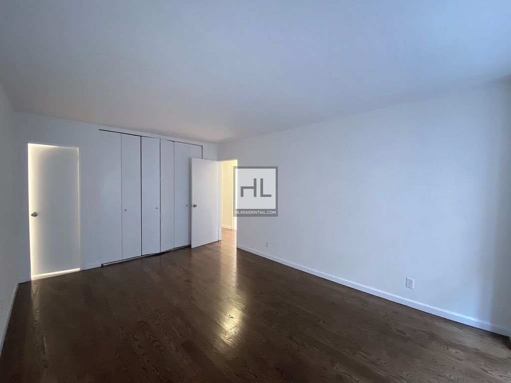 East 56th Street - Photo 5