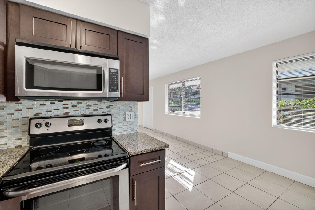 2500 Sw 18th Terrace - Photo 11