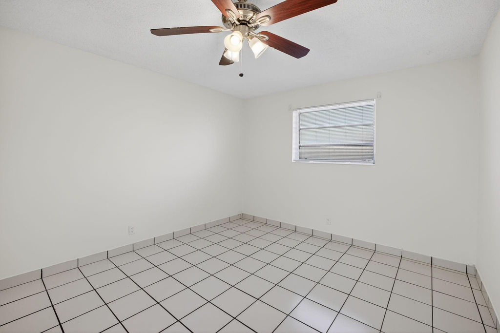 2500 Sw 18th Terrace - Photo 17
