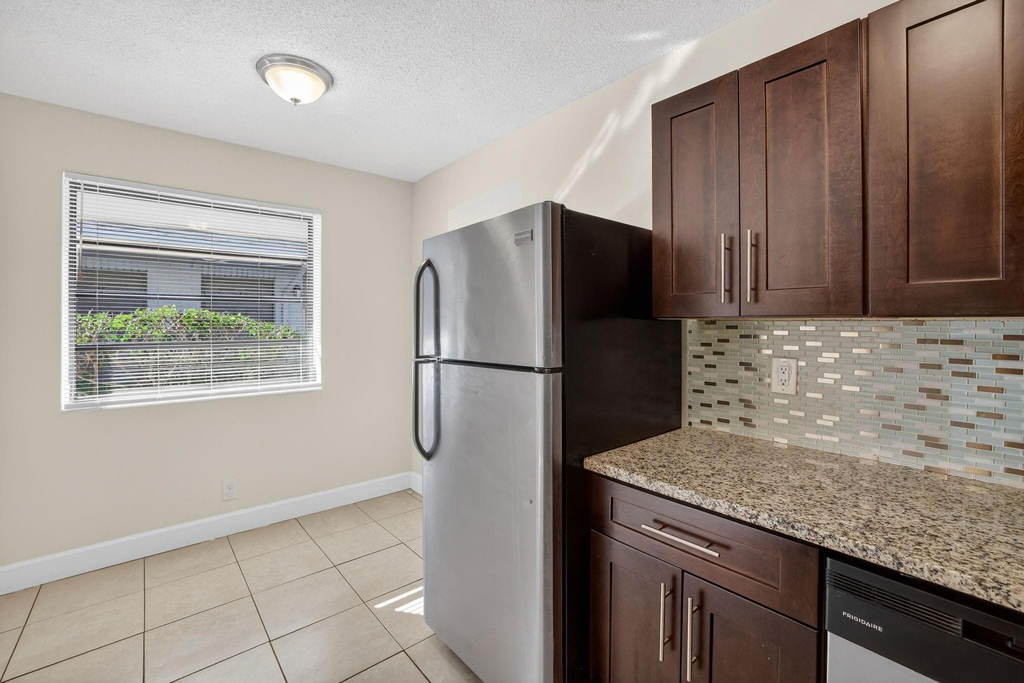 2500 Sw 18th Terrace - Photo 13