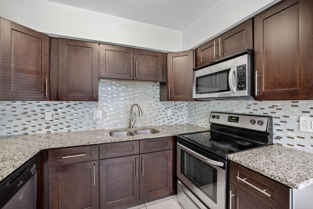 2500 Sw 18th Terrace - Photo 12