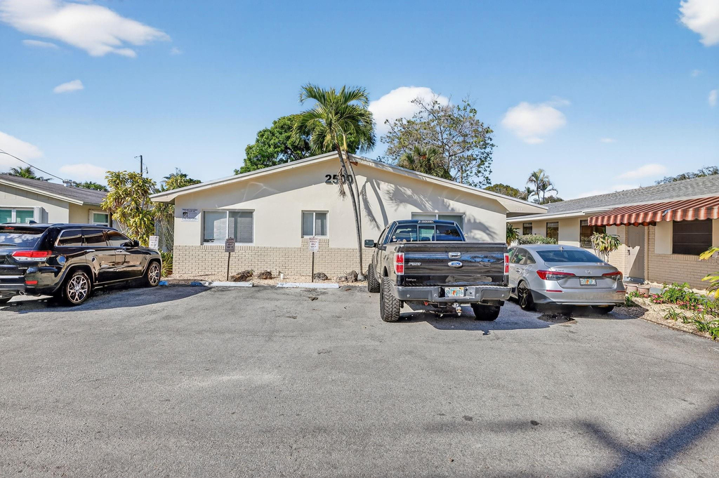 2500 Sw 18th Terrace - Photo 1