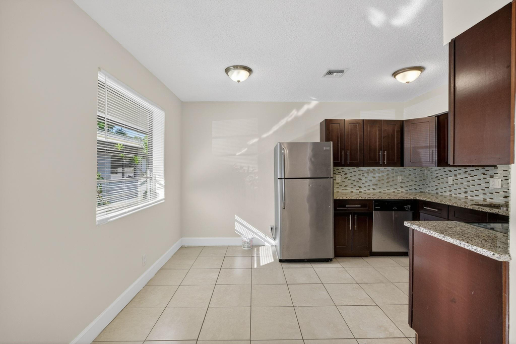 2500 Sw 18th Terrace - Photo 6
