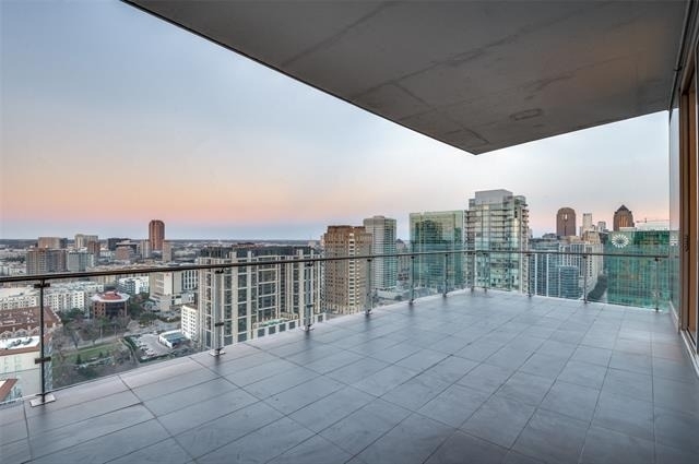 3130 N Harwood Street - Photo 21