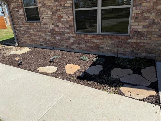 902 N Fourth - Photo 1