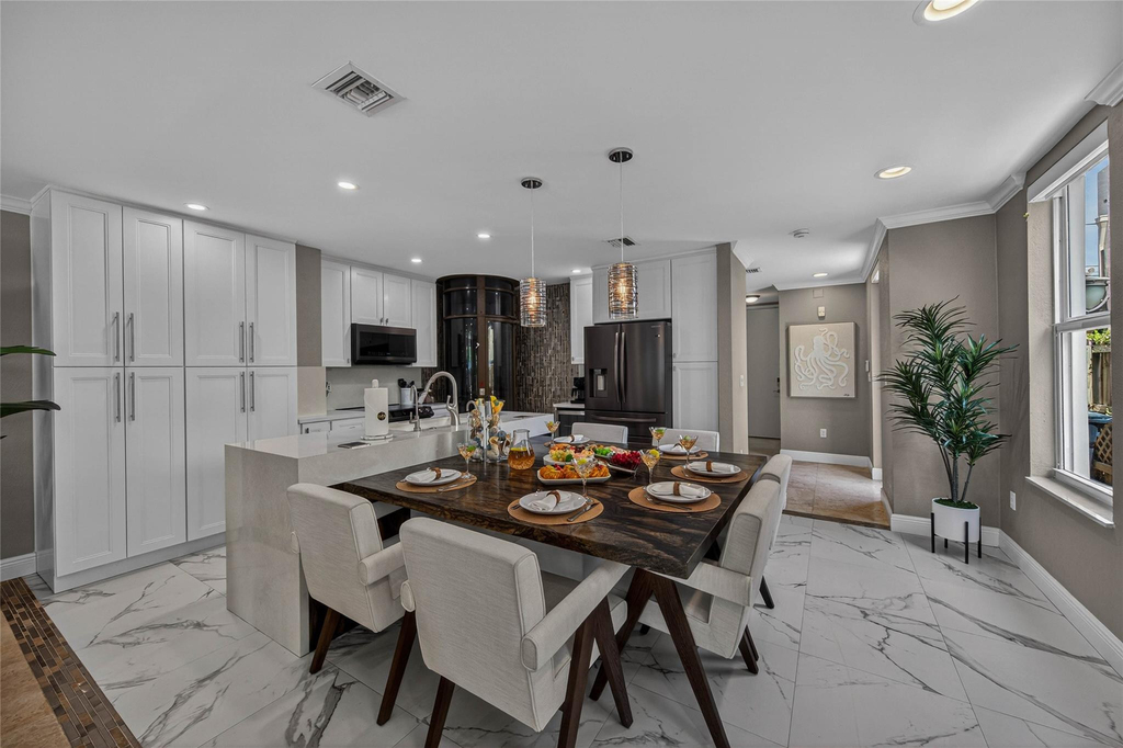 1215 Ne 1st Street - Photo 2