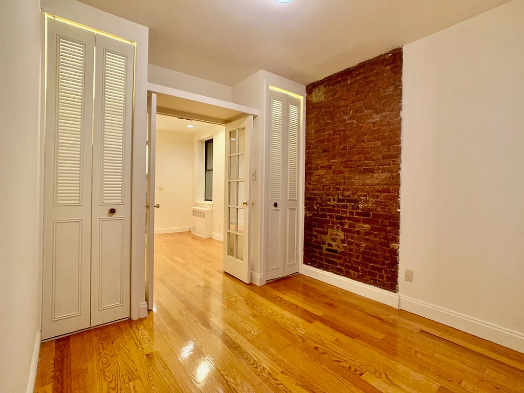 Mott Street - Photo 3