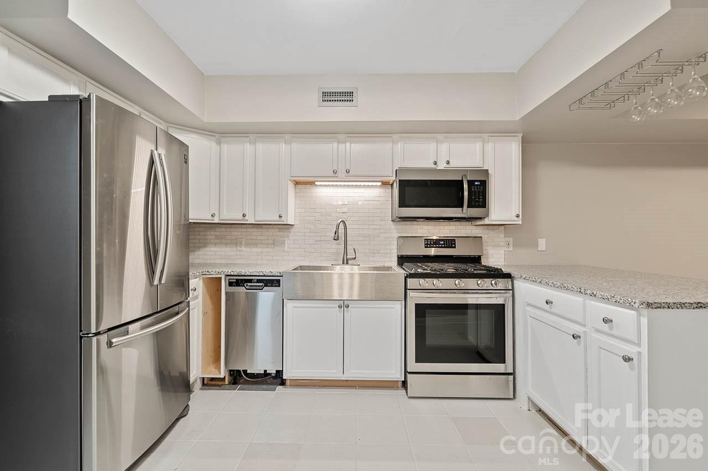 604 E Iredell Avenue - Photo 7