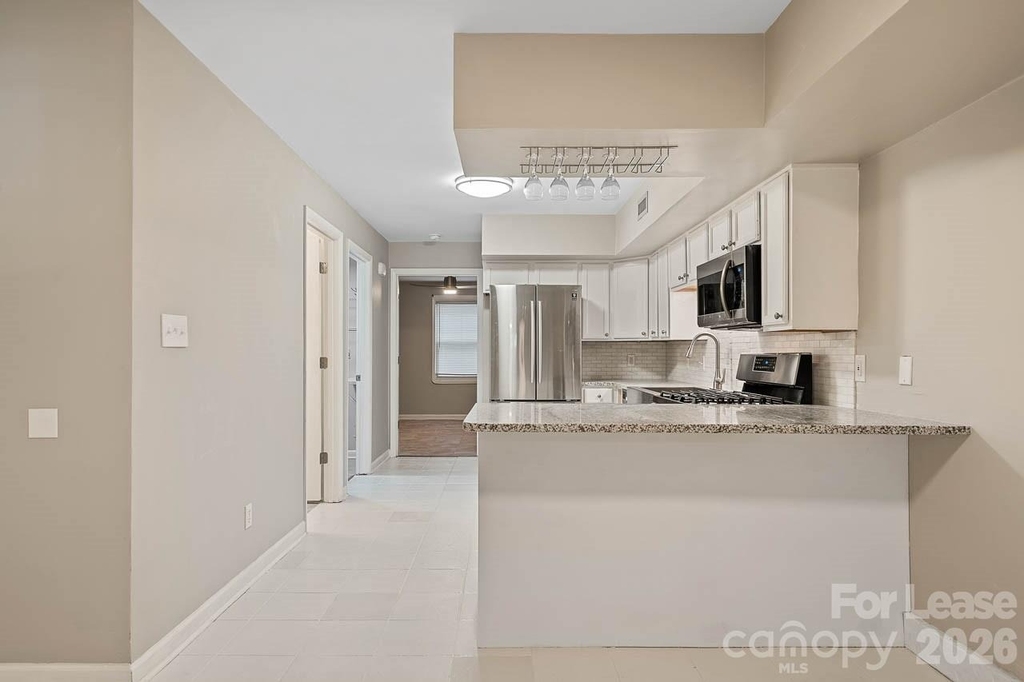 604 E Iredell Avenue - Photo 9