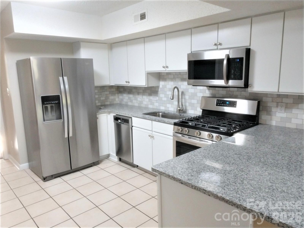 604 E Iredell Avenue - Photo 8