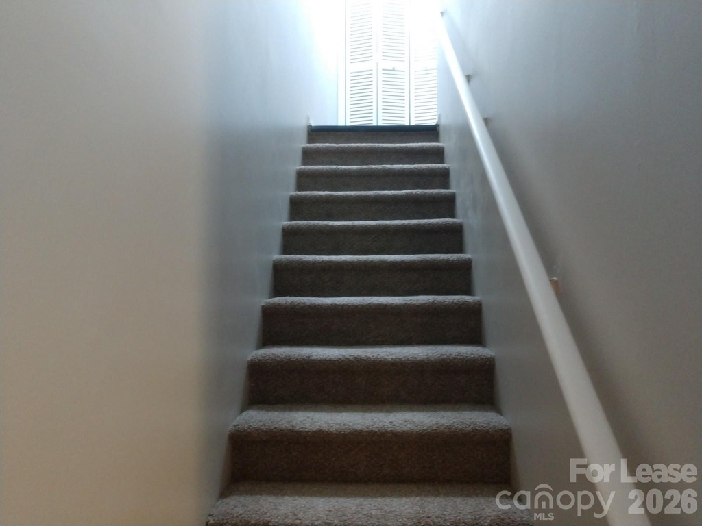 604 E Iredell Avenue - Photo 3