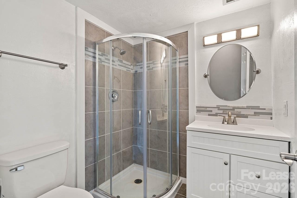604 E Iredell Avenue - Photo 6