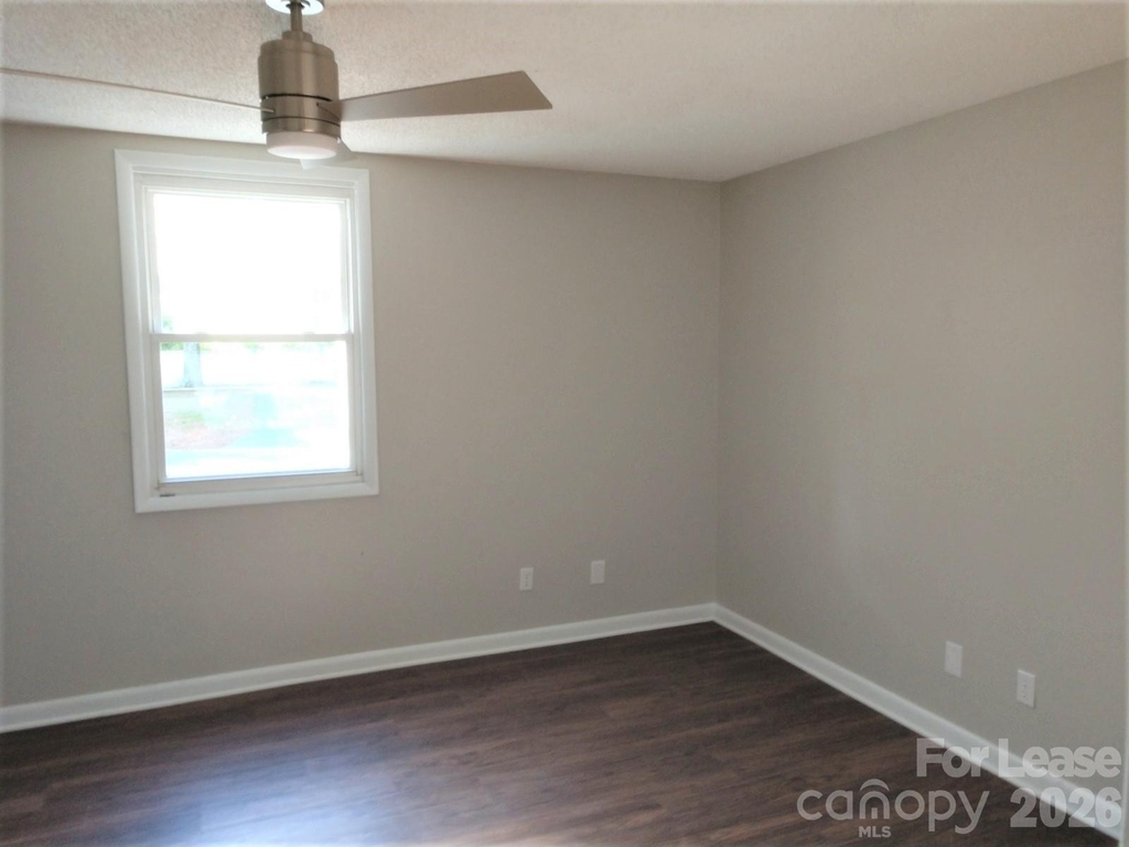 604 E Iredell Avenue - Photo 5
