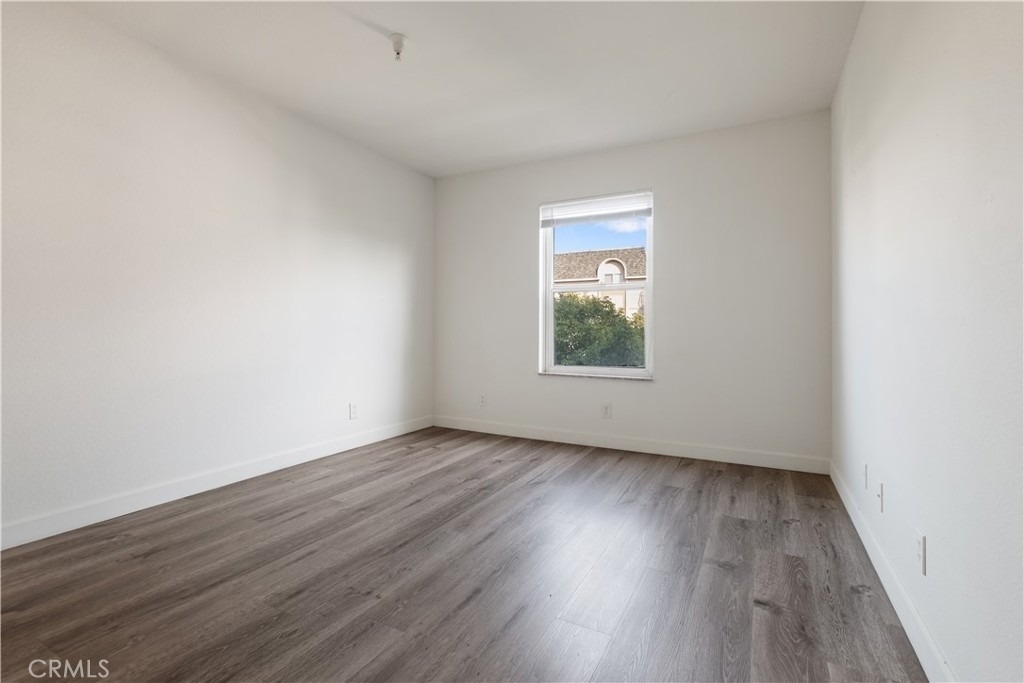 1246 W 30th Street - Photo 5