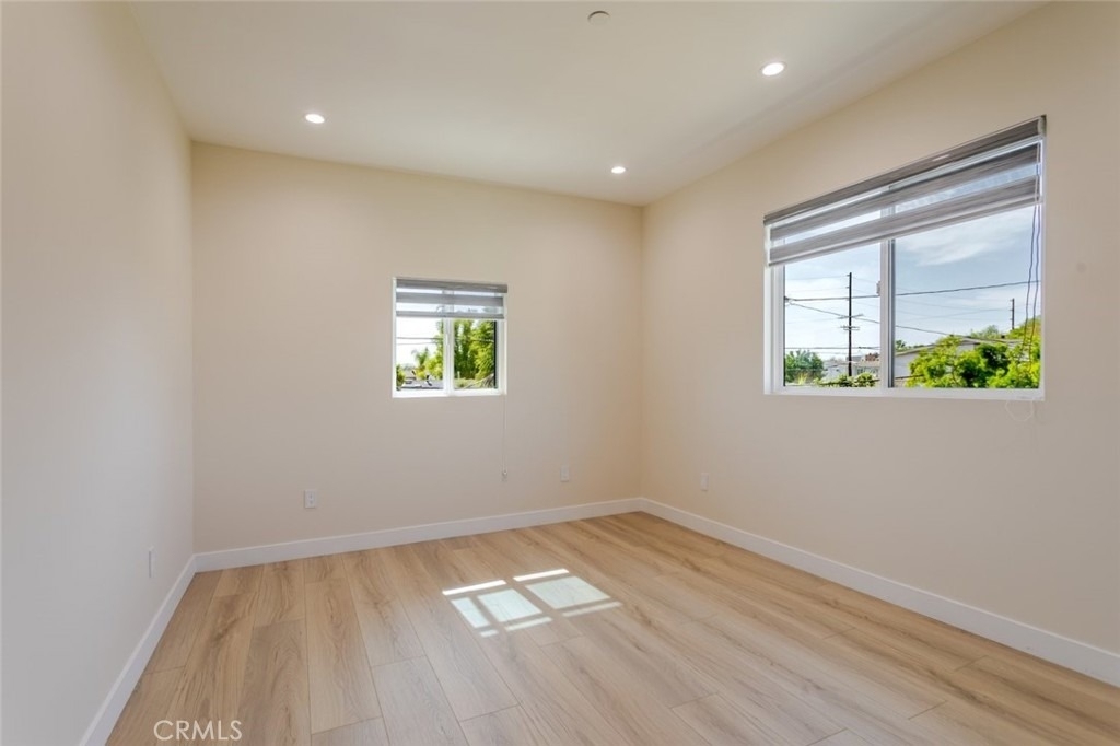 11112 1/2 Emelita Street - Photo 10