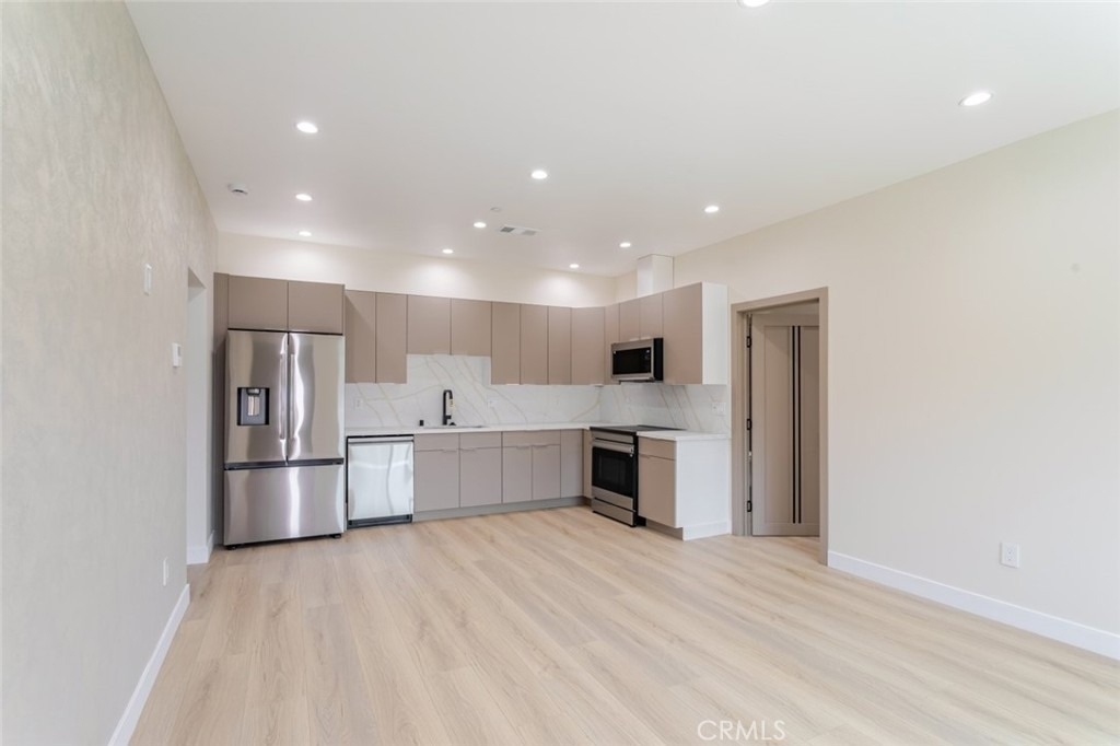 11120 Emelita Street - Photo 2