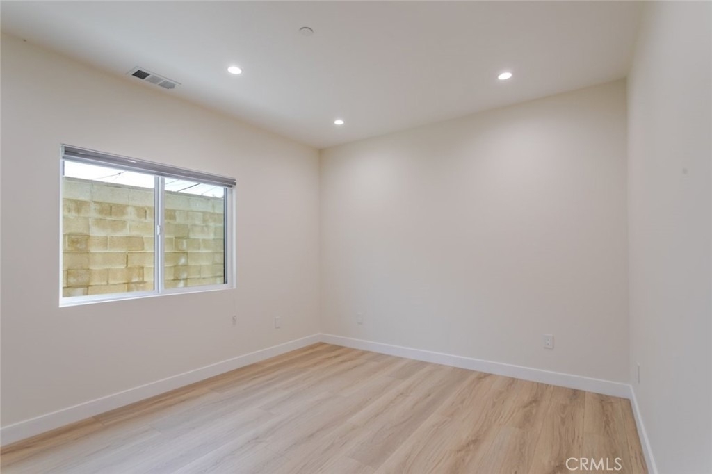 11120 Emelita Street - Photo 8