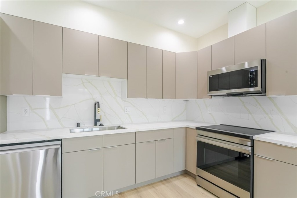 11120 Emelita Street - Photo 3