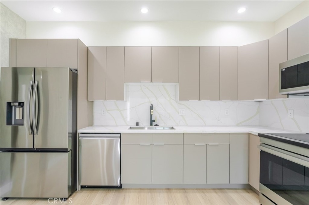 11120 Emelita Street - Photo 7