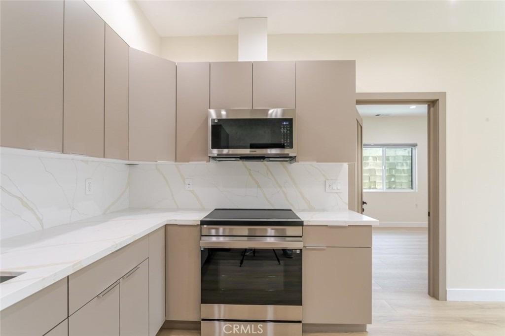 11120 Emelita Street - Photo 5