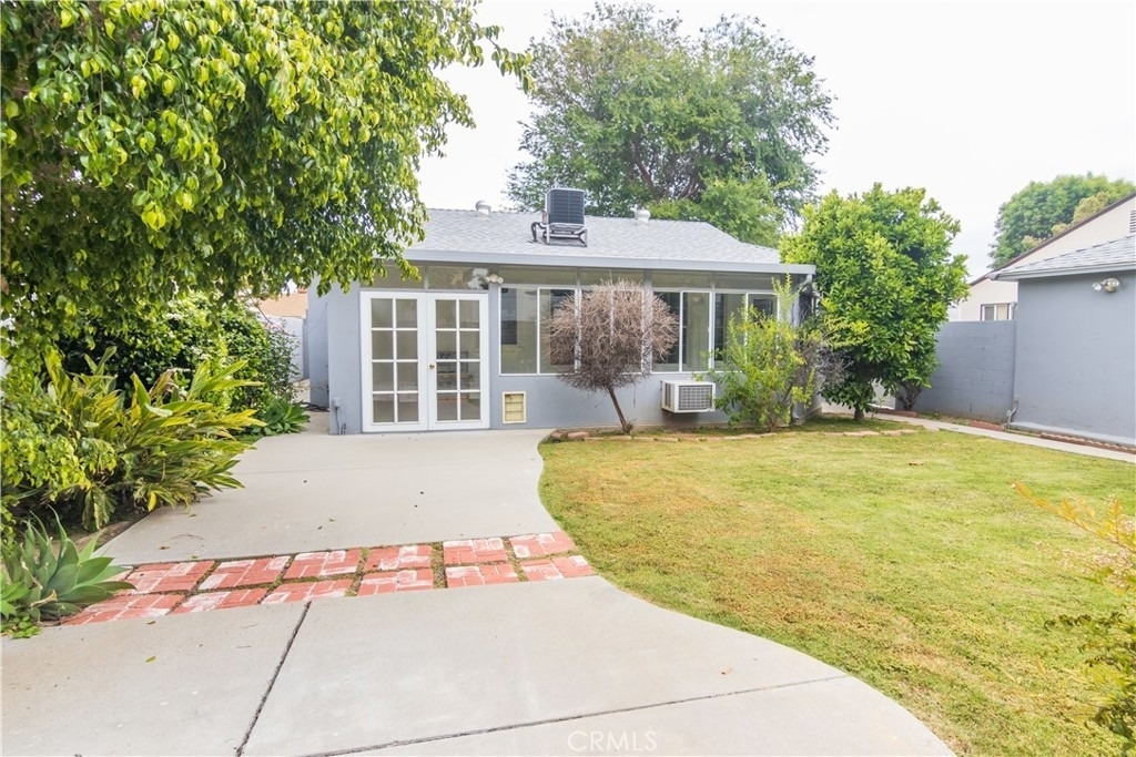 8129 Darby Avenue - Photo 24