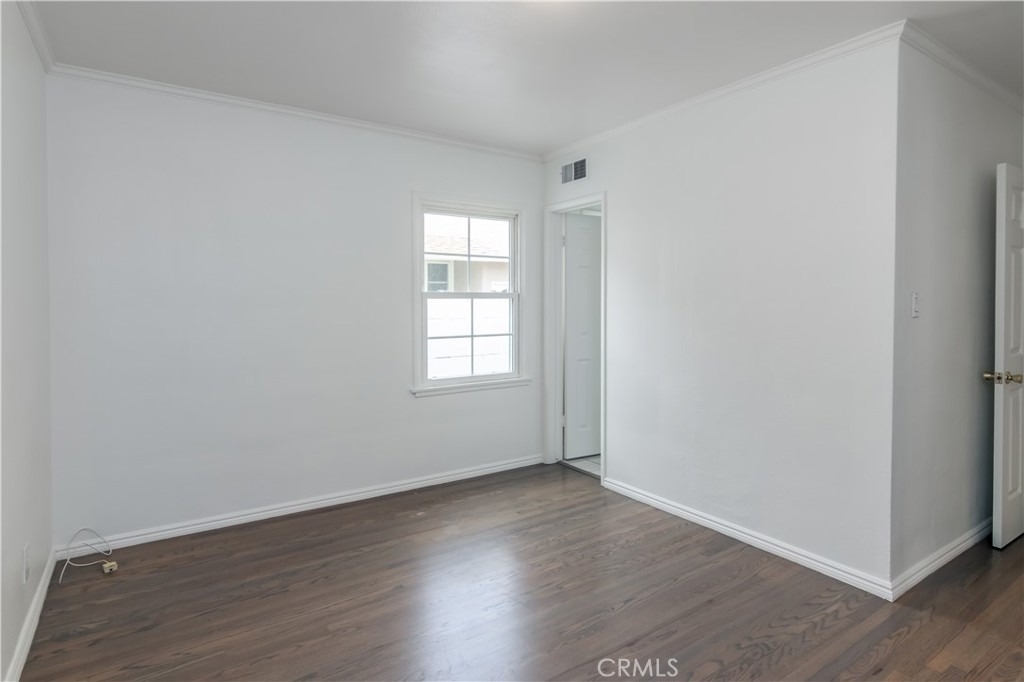 8129 Darby Avenue - Photo 9