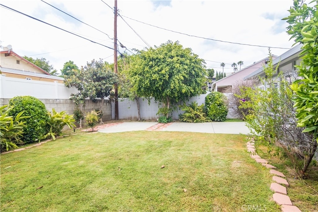 8129 Darby Avenue - Photo 22