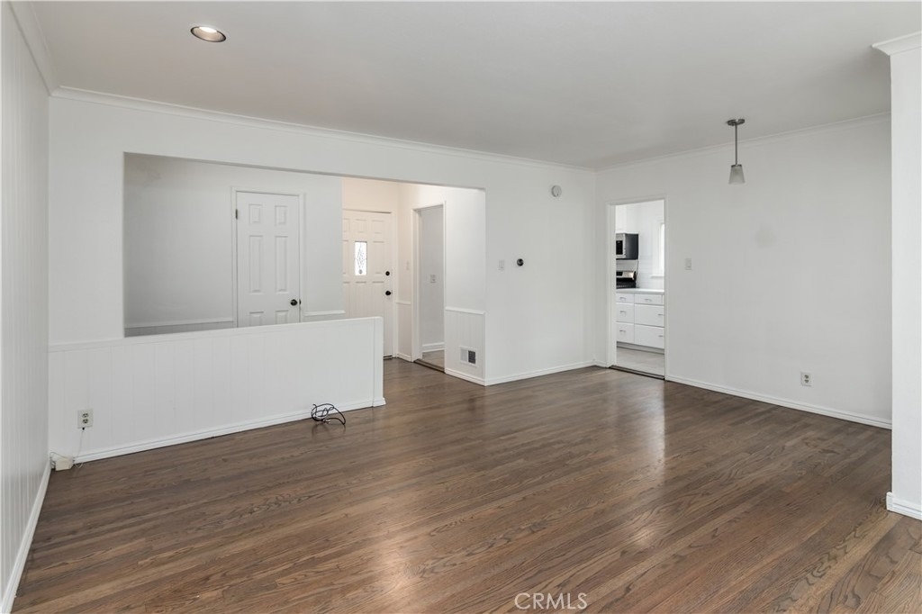 8129 Darby Avenue - Photo 5