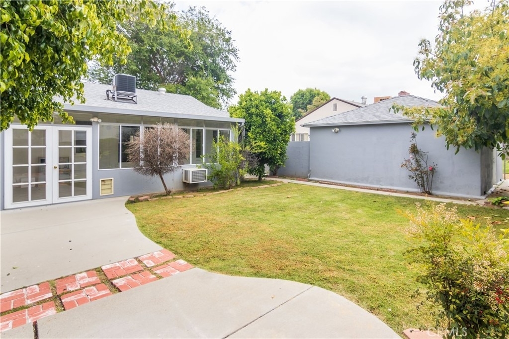 8129 Darby Avenue - Photo 25