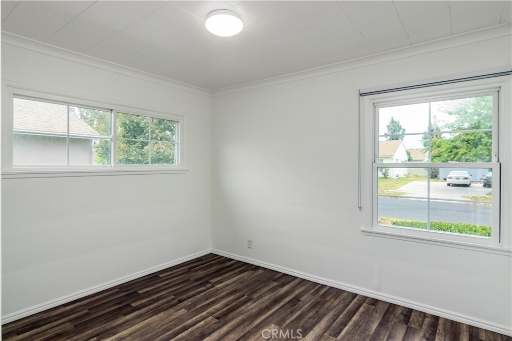 8129 Darby Avenue - Photo 16